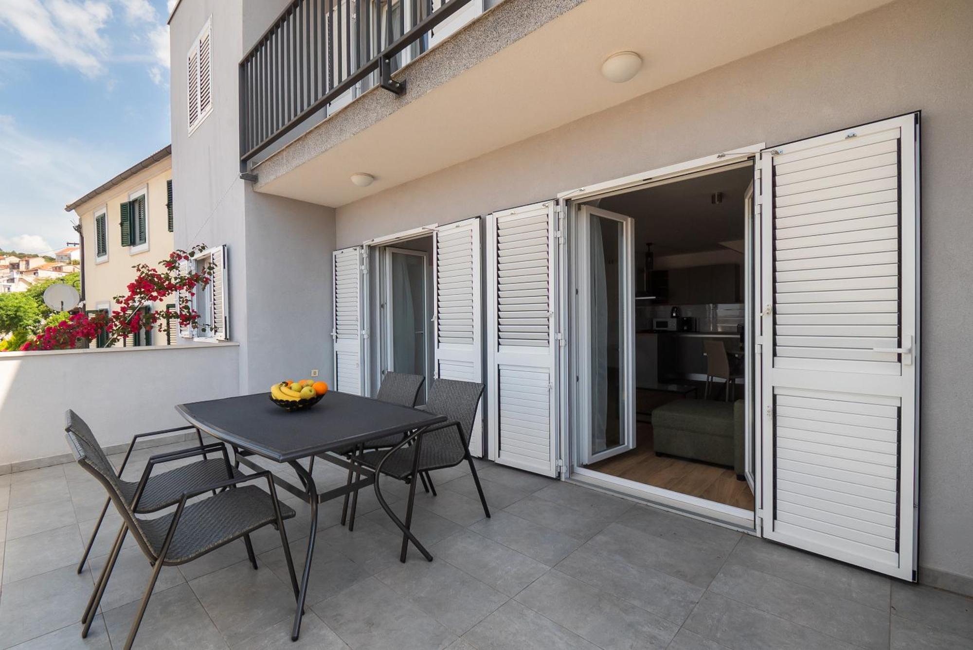 שיבניק Apartman Miriam מראה חיצוני תמונה